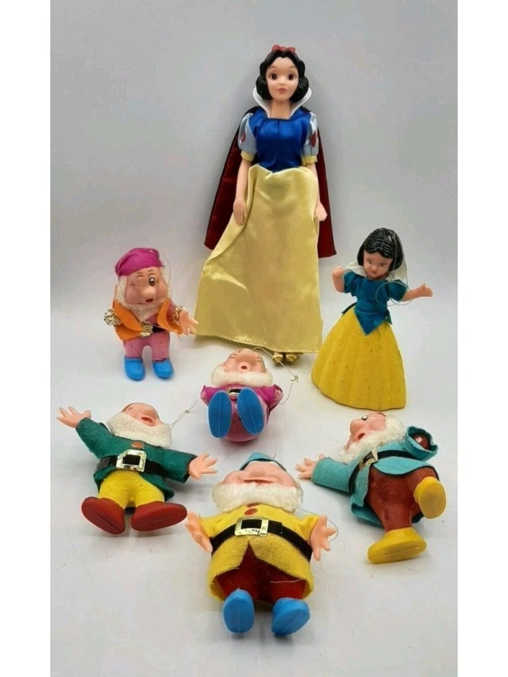 Vintage Hong Kong Walt Disney Snow White The Five Dwarfs Flocked Ornaments Read